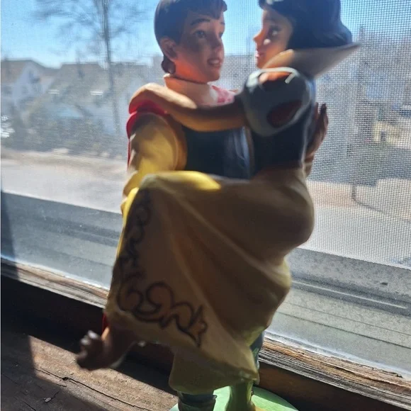 Disney Snow White & Prince Figurine - Happily Ever After - Picture 9 of 16